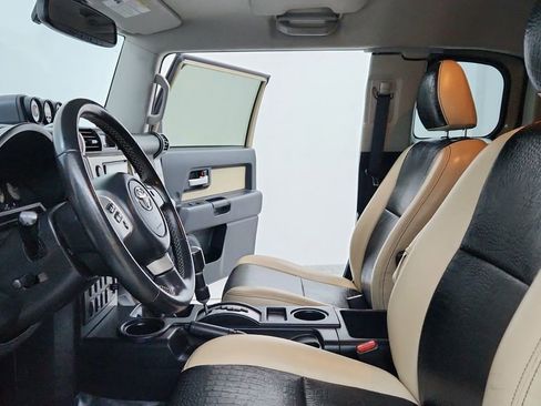 Used 2013 Toyota FJ Cruiser Base image 14