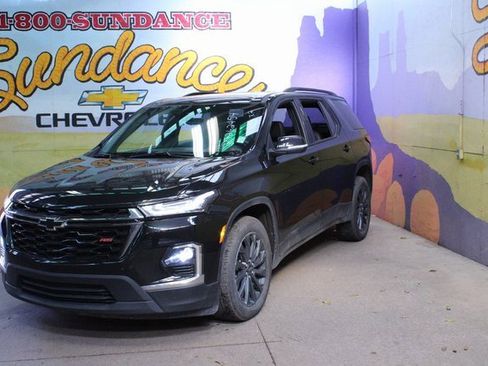 Used 2023 Chevrolet Traverse RS image 2