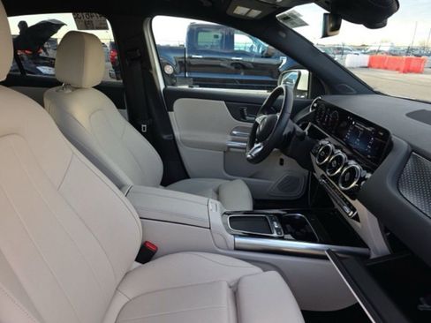 Used 2025 Mercedes-Benz GLA 250 4MATIC image 10