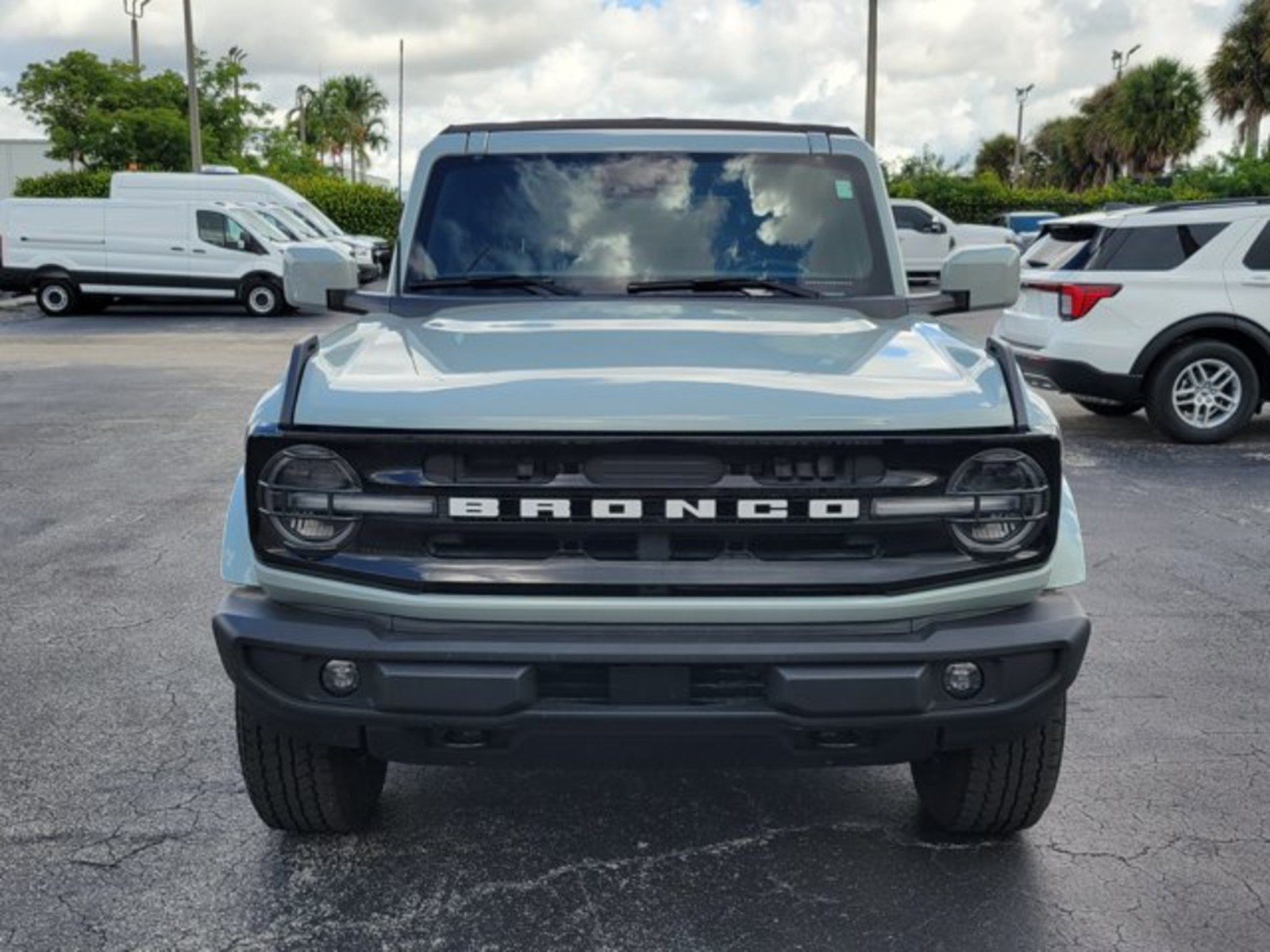 Used 2023 Ford Bronco Outer Banks AWD/4WD image 2