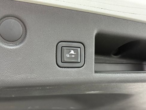 Used 2020 Chevrolet Equinox Premier image 40