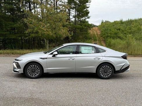 Used 2025 Hyundai Sonata SEL FWD image 3