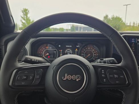Used 2025 Jeep Wrangler Unlimited Sport AWD/4WD image 31