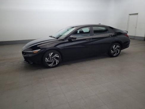 Used 2025 Hyundai Elantra Sport FWD image 2