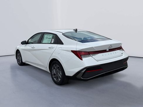 New 2026 Hyundai Elantra Blue image 5