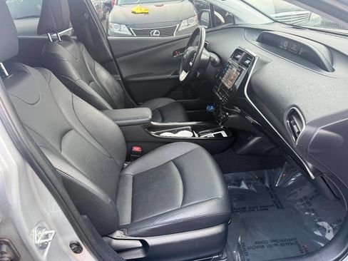 Used 2016 Toyota Prius Four Touring image 18