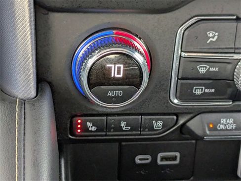 Used 2024 GMC Yukon SLT w/ SLT Luxury Package image 26