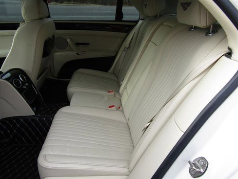 Used 2017 Bentley Flying Spur V8 image 32