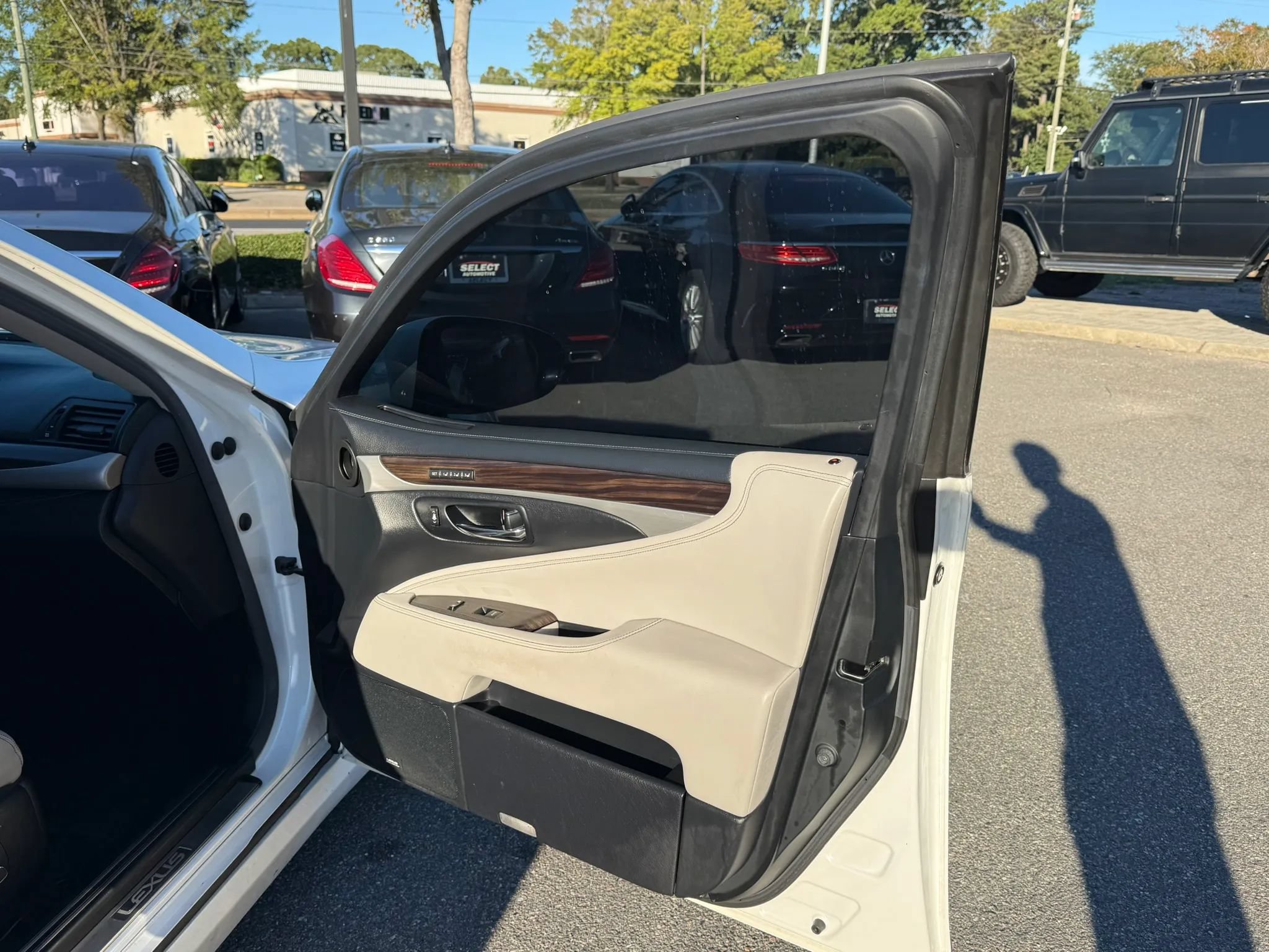 Used 2013 Lexus LS 460 AWD w/ Comfort Pkg image 27