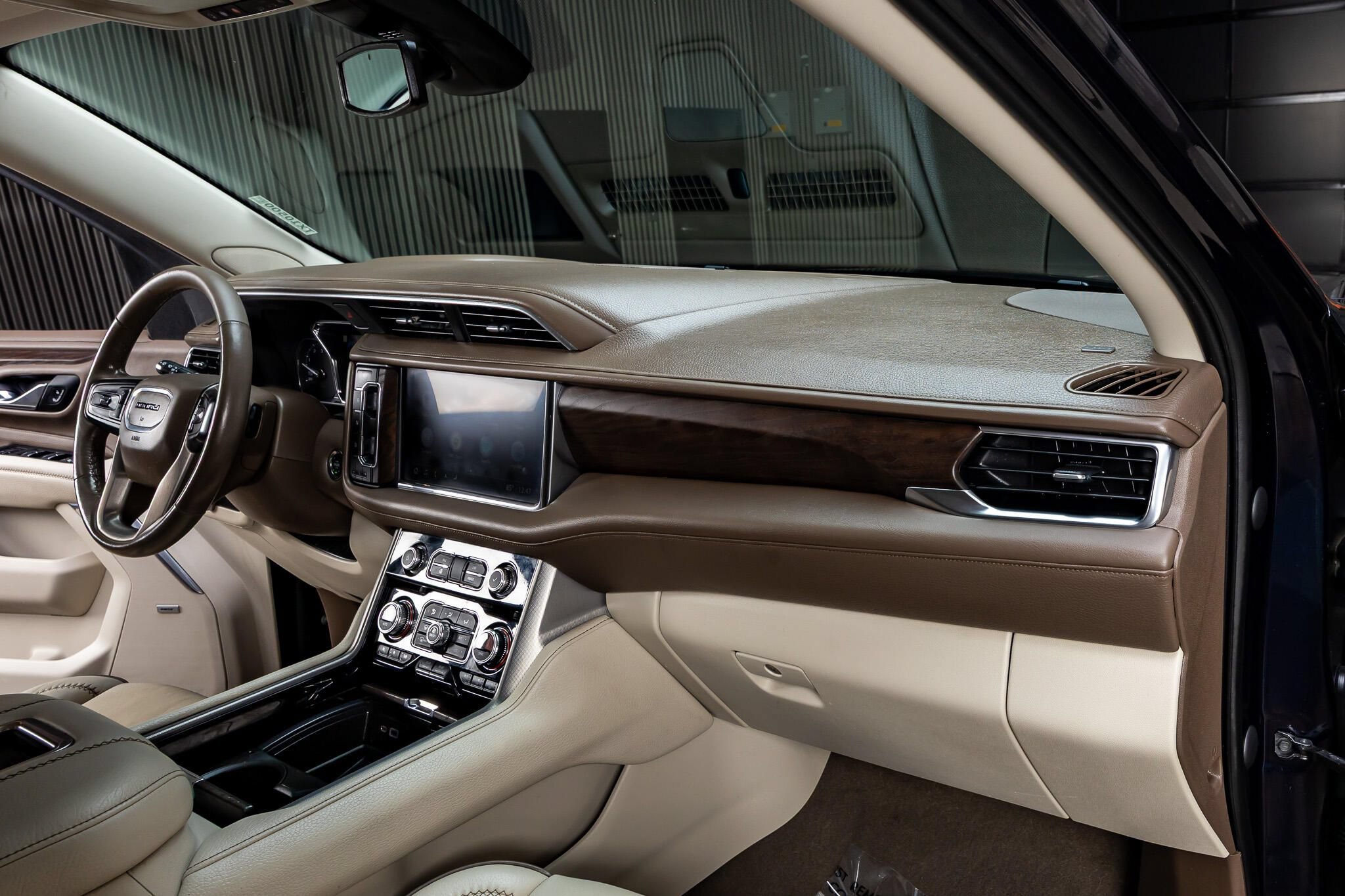 Used 2021 GMC Yukon XL Denali RWD image 14