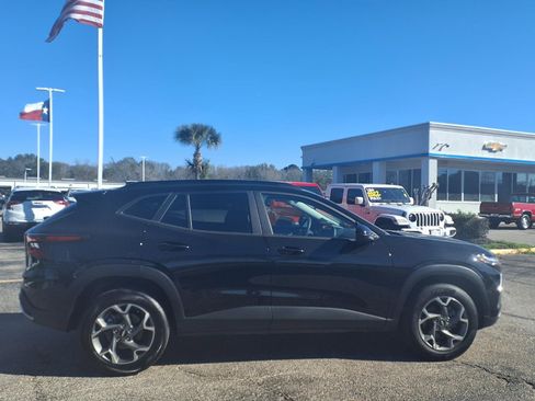 Used 2025 Chevrolet Trax LT image 21