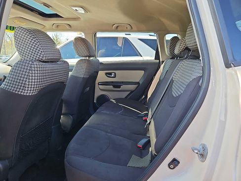 Used 2013 Kia Soul ! FWD image 14