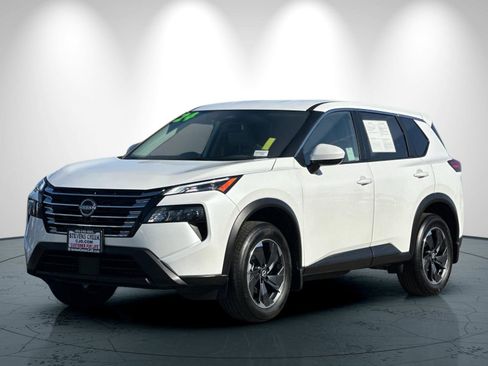 Used 2024 Nissan Rogue SV image 8