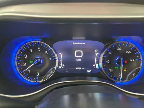 Used 2025 Chrysler Pacifica Limited FWD image 22
