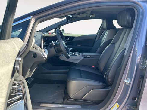 Used 2025 Cadillac Optiq Luxury 1 AWD/4WD image 9