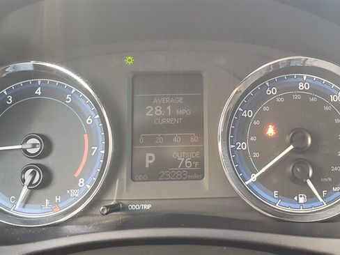 Used 2018 Toyota Corolla LE FWD image 11