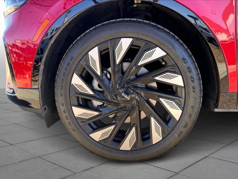 Used 2025 Lincoln Nautilus Reserve image 10