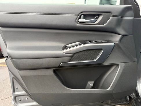 Used 2024 Nissan Pathfinder SL w/ SL Premium Package image 5