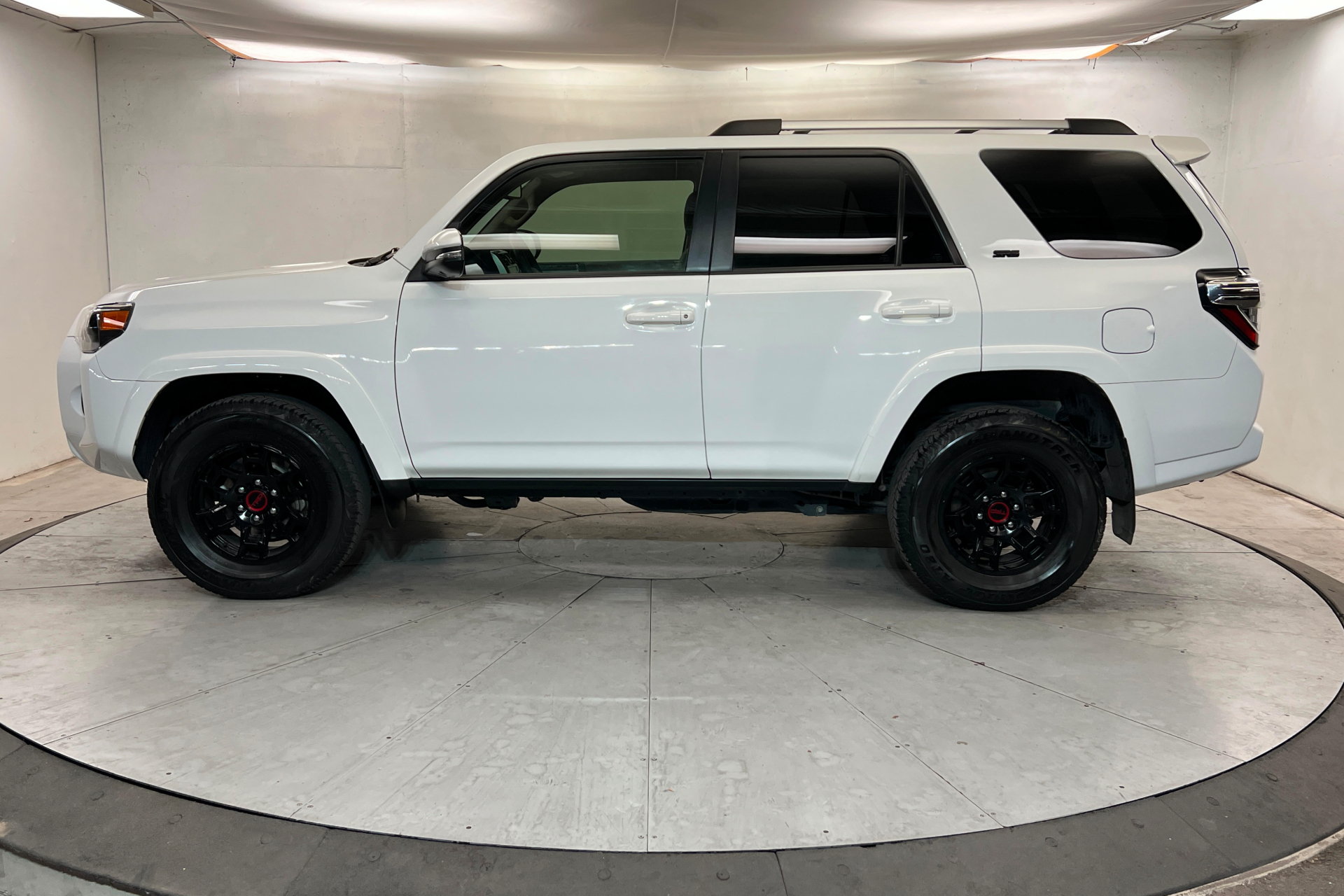 Used 2022 Toyota 4Runner SR5 Premium AWD/4WD image 2