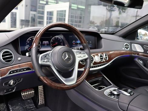 Used 2019 Mercedes-Benz S 560 Sedan image 14