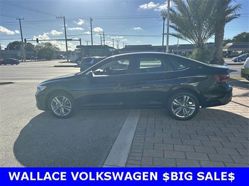 Certified 2024 Volkswagen Jetta SE image 9