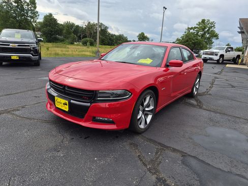 Used 2016 Dodge Charger R/T RWD image 4