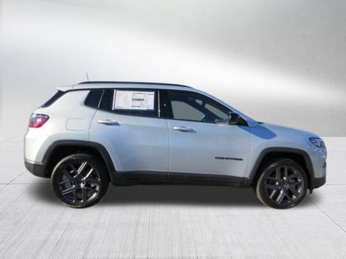 New 2026 Jeep Compass Latitude image 9