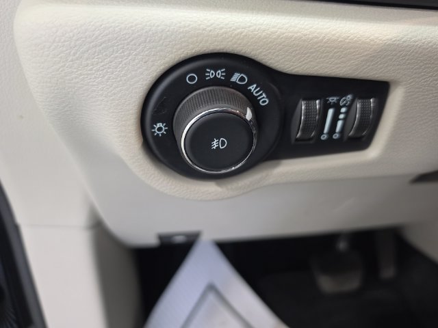 Used 2024 Chrysler Pacifica Touring-L FWD image 20