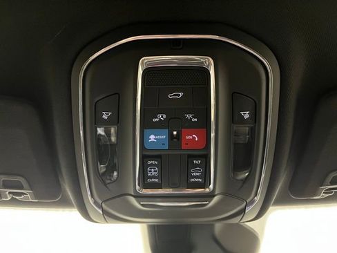 Used 2023 Jeep Grand Cherokee Altitude image 19