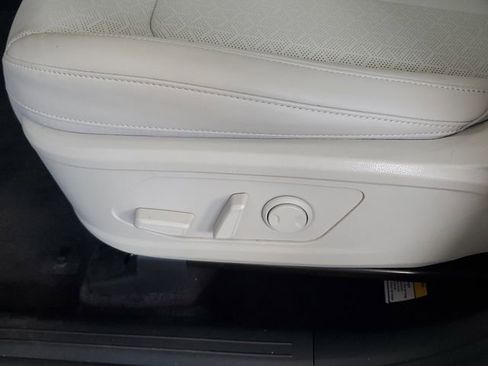 Certified 2023 Kia Sorento S w/ Panoramic Sunroof Package image 18