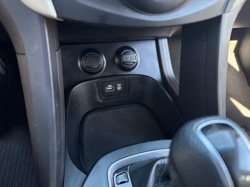 Used 2017 Hyundai Santa Fe Sport image 32