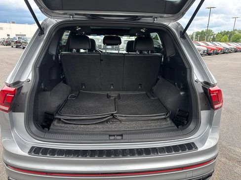 Used 2023 Volkswagen Tiguan SE R-Line AWD/4WD image 10