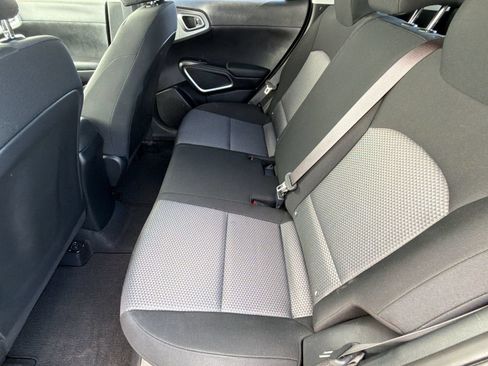 Used 2025 Kia Soul LX w/ LX Technology Package FWD image 14