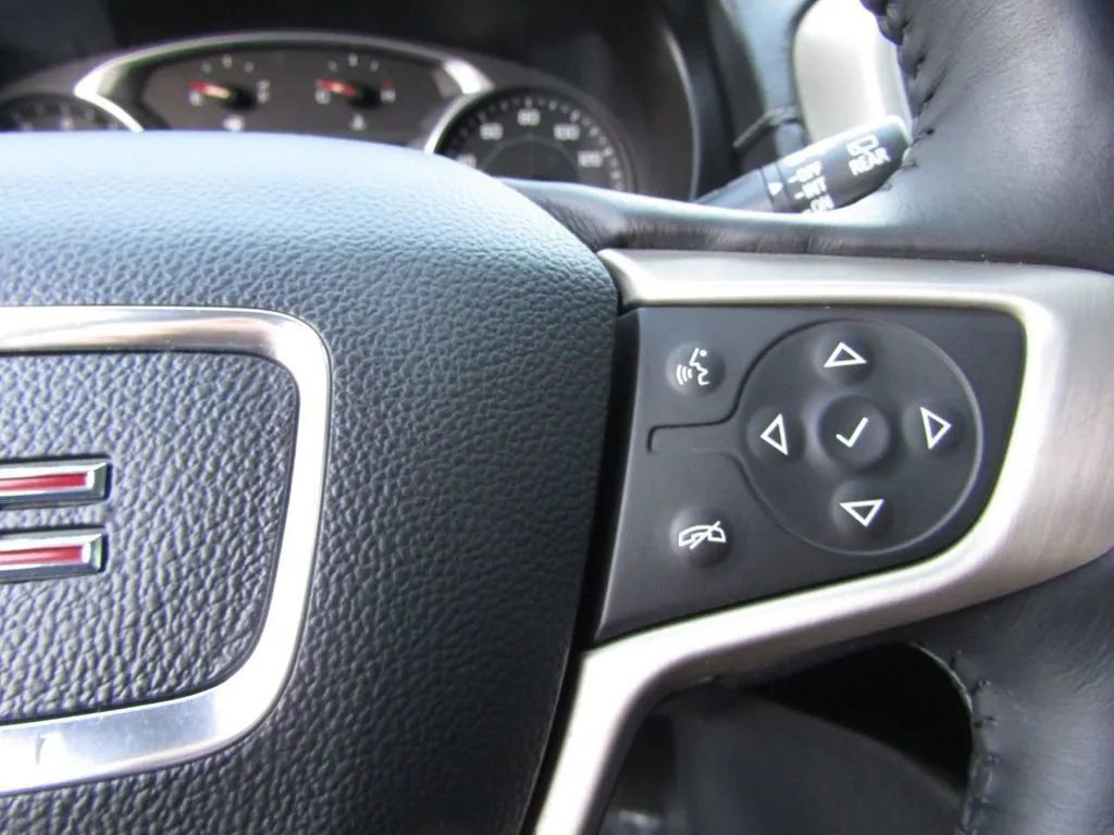 Used 2018 GMC Terrain Denali w/ Comfort Package AWD/4WD image 16