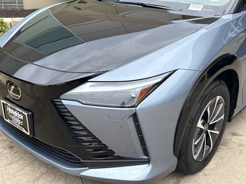 Used 2023 Lexus RZ 450e Premium AWD/4WD image 6