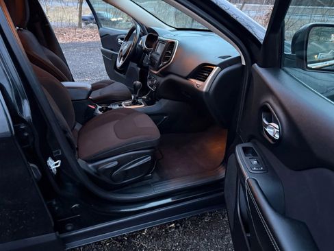 Used 2016 Jeep Cherokee Latitude w/ Comfort & Sound Group image 17