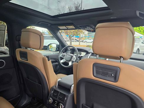 Certified 2025 Land Rover Discovery Dynamic SE image 15