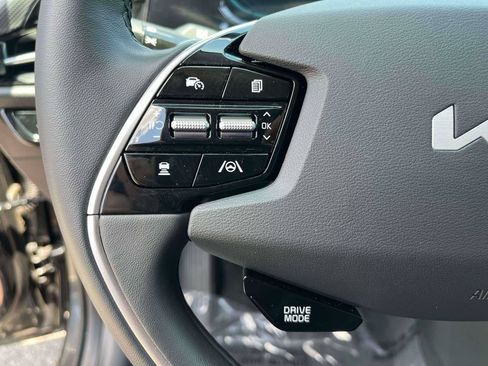 Certified 2025 Kia Niro EX FWD image 18