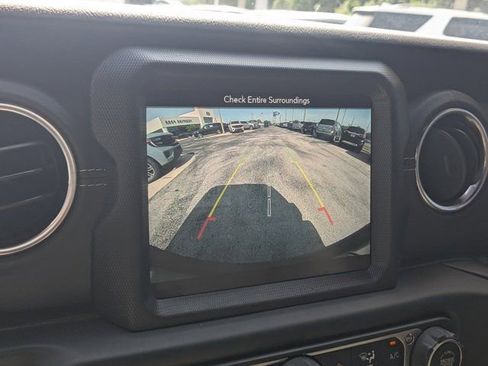 Used 2019 Jeep Wrangler Unlimited Sahara AWD/4WD image 20