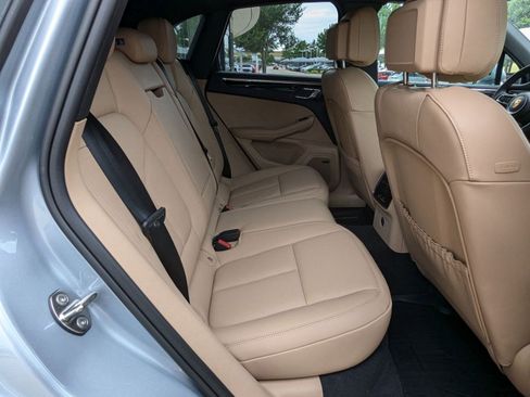 Certified 2025 Porsche Macan image 24