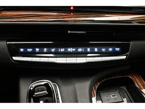 Used 2021 Cadillac Escalade Premium Luxury AWD/4WD image 51