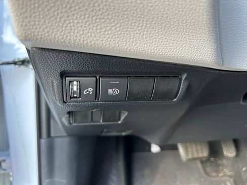 Used 2023 Toyota Corolla Cross L FWD image 18