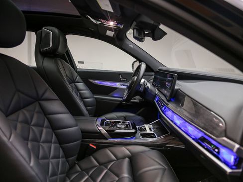Certified 2023 BMW 740i w/ Parking Assistance Package RWD image 19