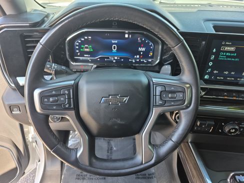 Used 2023 Chevrolet Silverado 1500 RST w/ Redline Edition AWD/4WD image 9