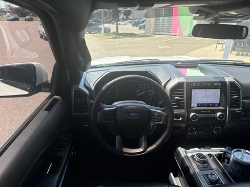 Used 2020 Ford Expedition XLT w/ Equipment Group 202A AWD/4WD image 12