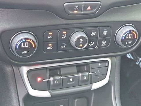 Used 2022 GMC Terrain SLE w/ Driver Convenience Package FWD image 19