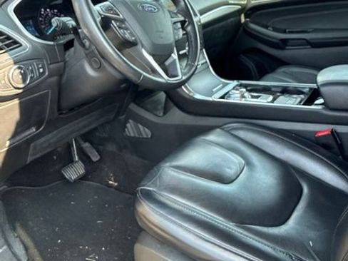 Used 2019 Ford Edge Titanium AWD/4WD image 9