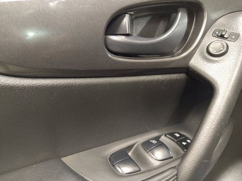 Used 2020 Nissan Rogue S FWD image 27