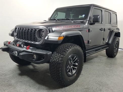 Used 2025 Jeep Wrangler Unlimited Rubicon image 3