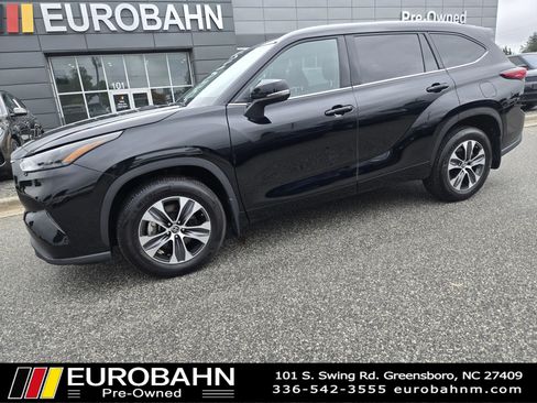 Used 2022 Toyota Highlander XLE AWD/4WD image 28